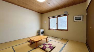 客室 / 25