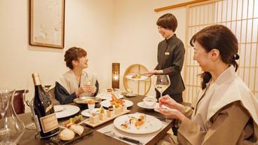 夕食を楽しむイメージ / 4