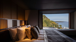 [401] 露天風呂付 キングサイズベッドルーム / 45平米(禁煙) : 食事処