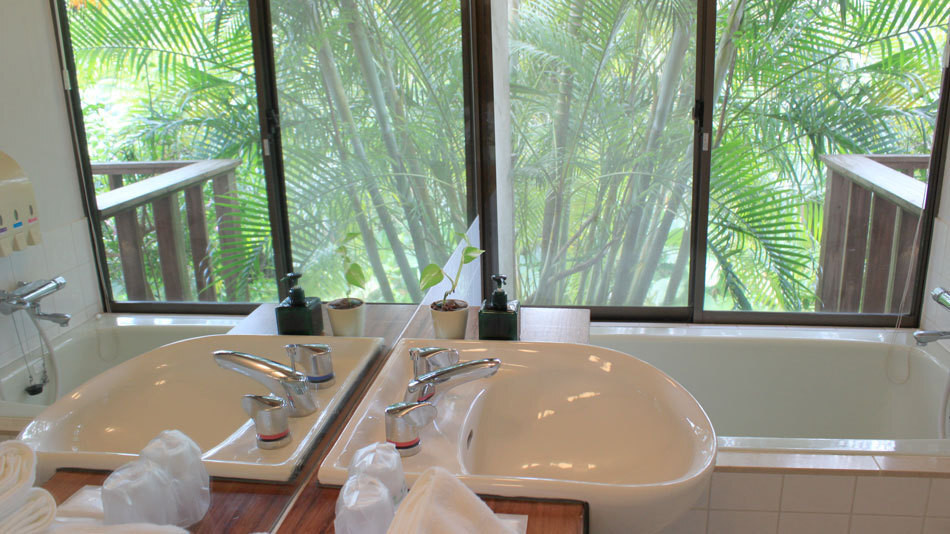 バルコニーやバスルームからジャングルの緑を楽しんで！3442419