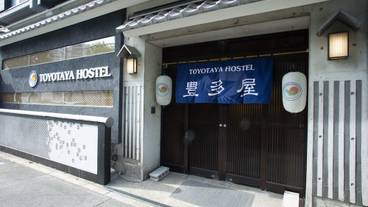 施設の入り口 / 13