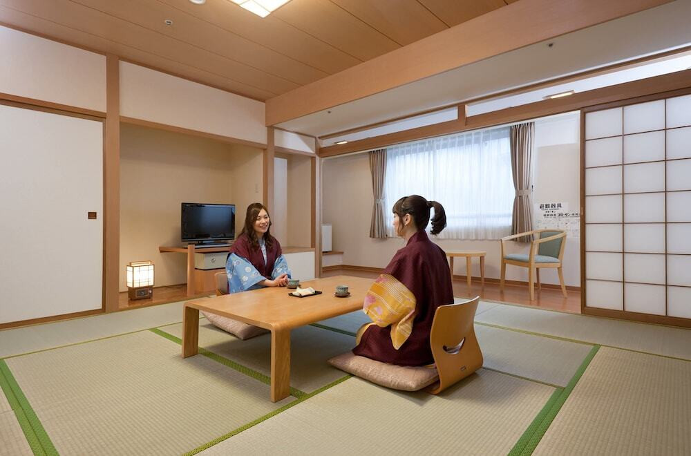 客室内のダイニングエリア