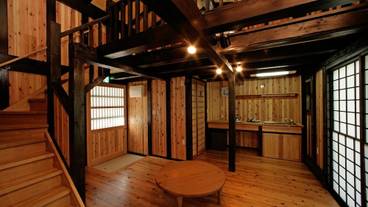 客室内のダイニングエリア / 5