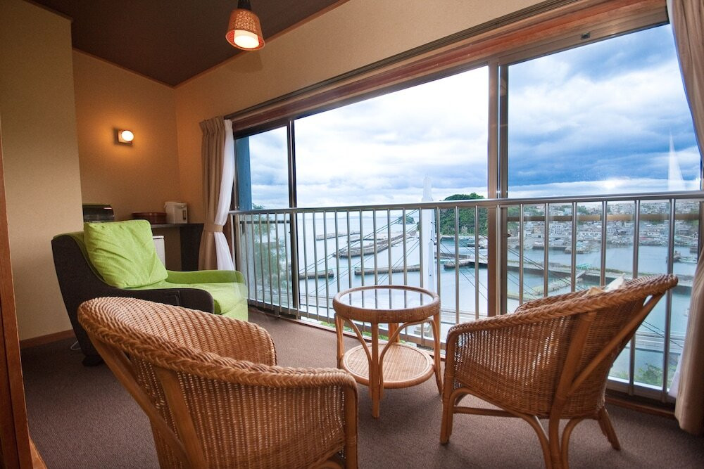 漁港の夕焼けを楽しむ、和モダン温泉旅館4265152