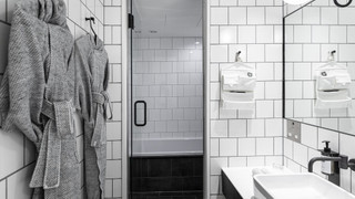 ダイニングスイート (82 平米) 禁煙