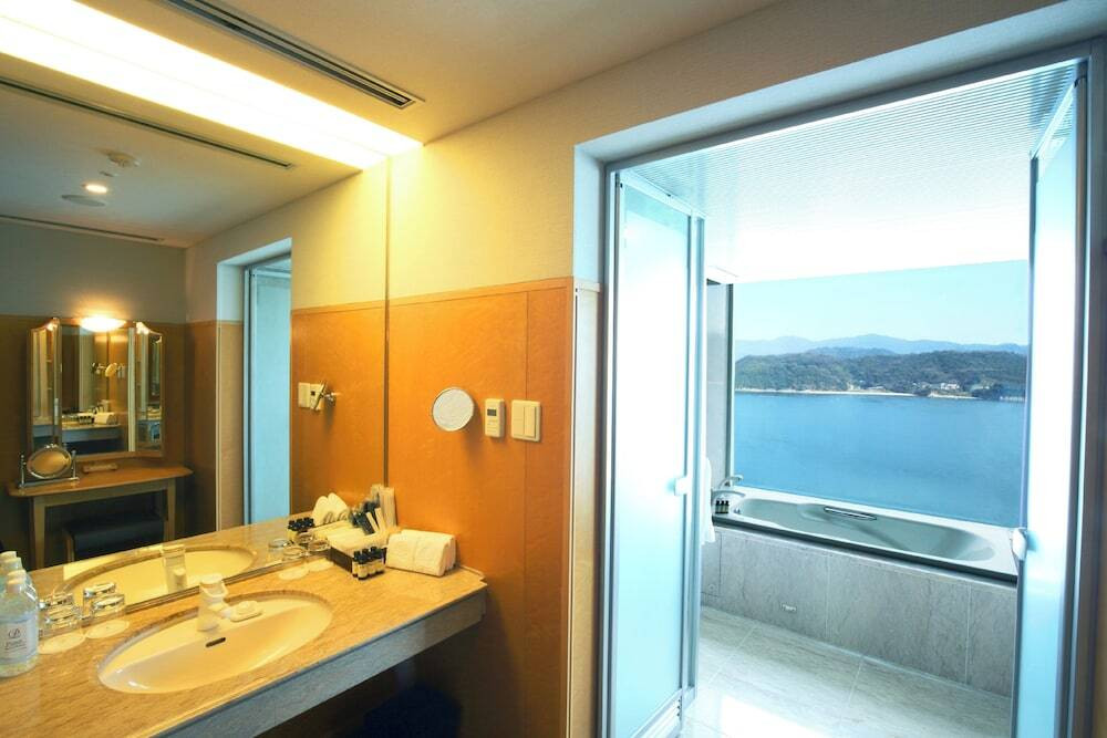 朝食は瀬戸内海を眺めながら♡広島レモンや牡蠣など広島グルメが充実4237540