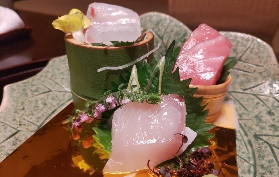 お部屋で楽しむ
本格懐石料理 / 2