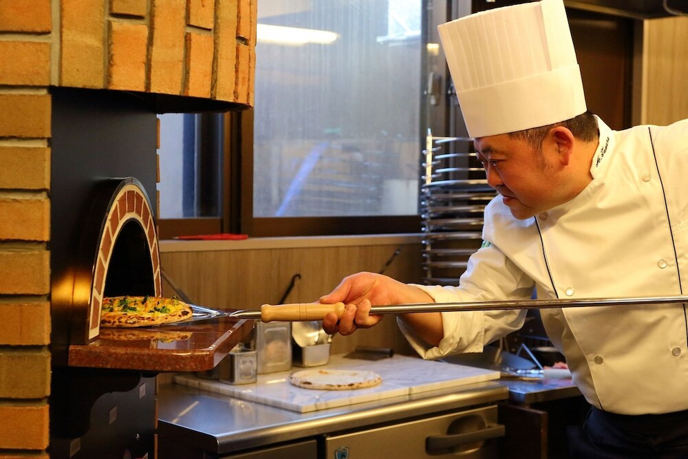 バイキングレストラン「苗場山」　本格ピザ①