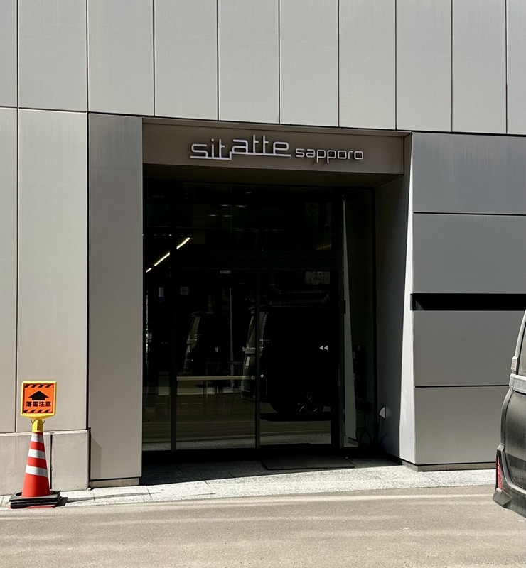 ここから地下街へ下りれる。