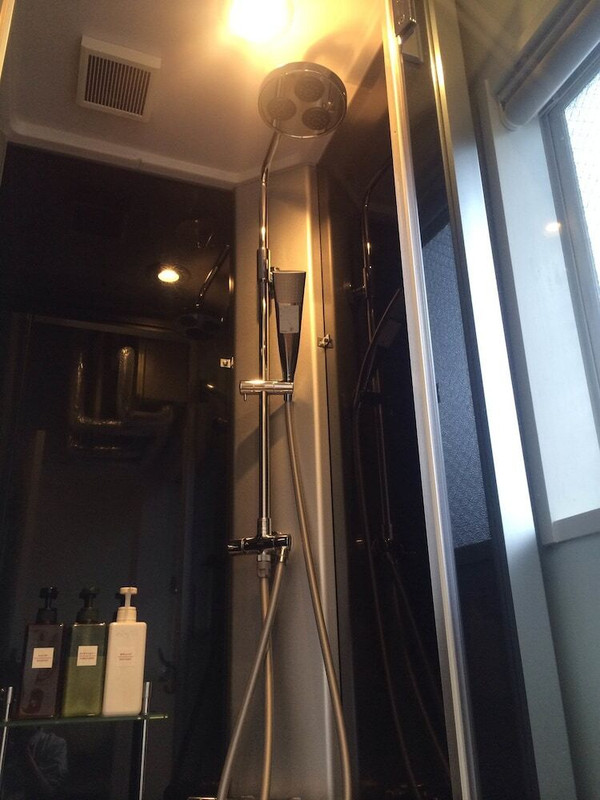 バスルームのシャワー