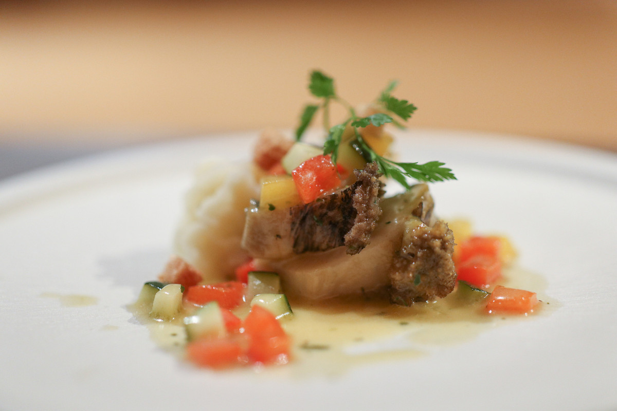 夕食一例 鮑料理