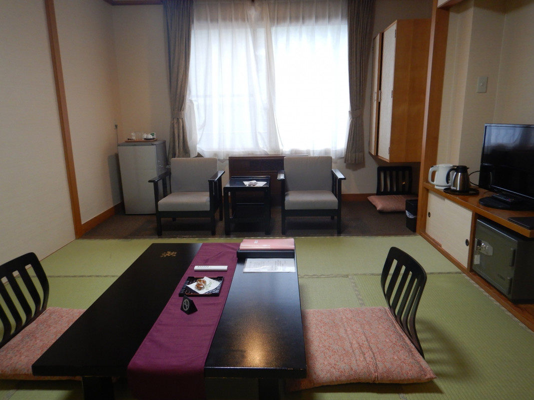 リーズナブルな東館和室に宿泊。多様な客室を予算次第で。