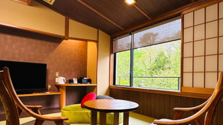 [禁煙] 東館 庭園眺望 モダン和室13畳 バス/トイレ/洗面付