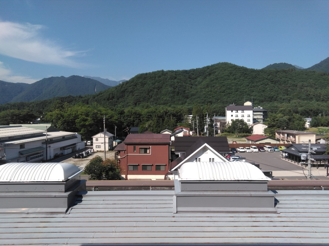 部屋からは、右下に〇〇リゾート界、北アルプスも見えます。