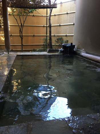 雰囲気も抜群♪源泉かけ流し100％の「完熟の湯」3520345