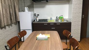 客室内のダイニングエリア / 13