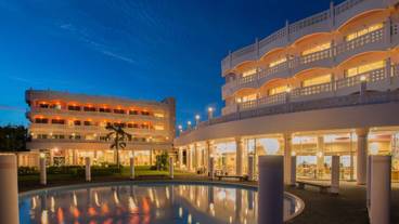 ホテル外観・夜 / 4