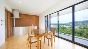 客室内のダイニングエリア / 5