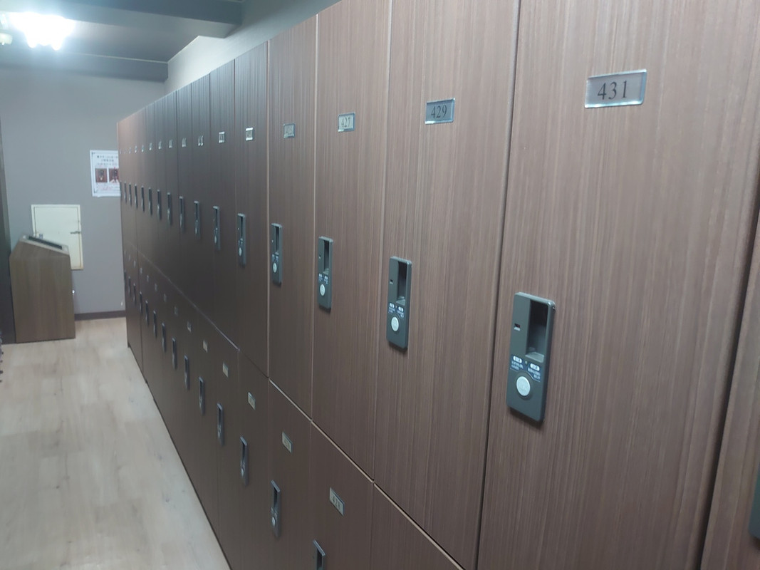 ロッカーはそんなに大きくないです。