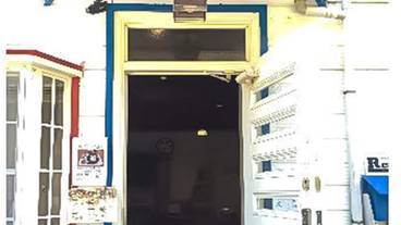 施設の入り口 / 14