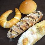 クリームパンが人気！北杜市にある地元民に愛され続けるパン屋「べいくはうすフェアリー」