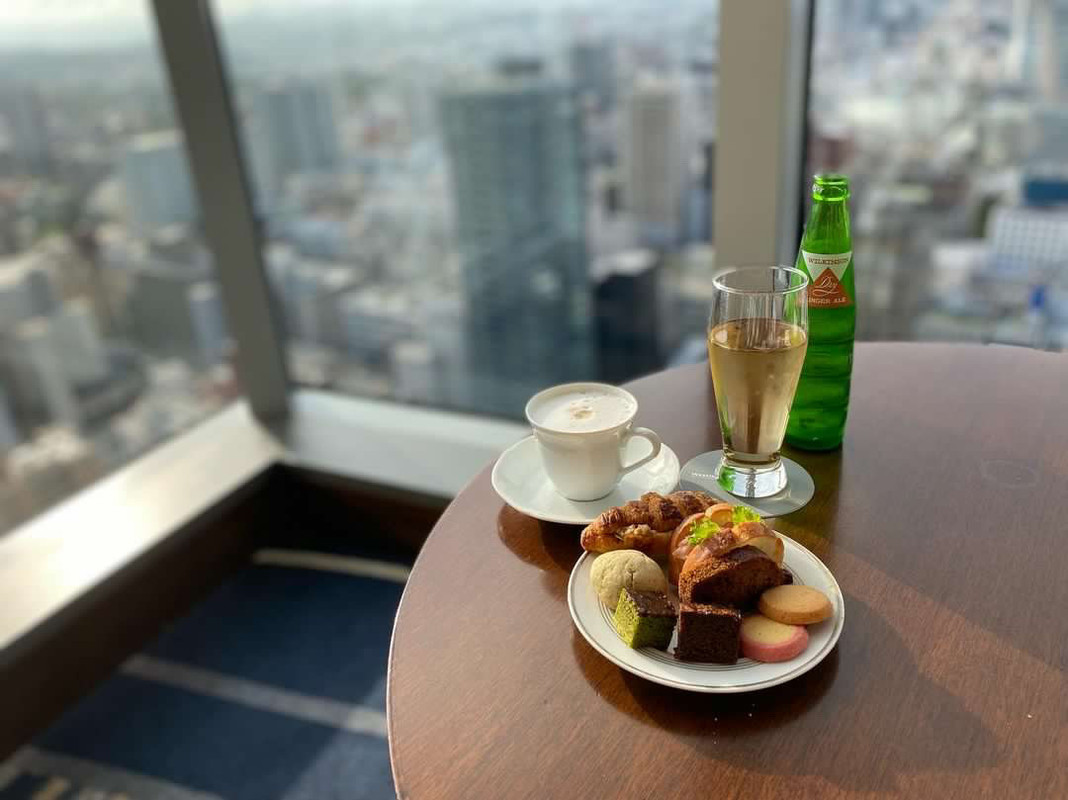 アルコールも昼間から出ているのは嬉しいポイントです。 / 1