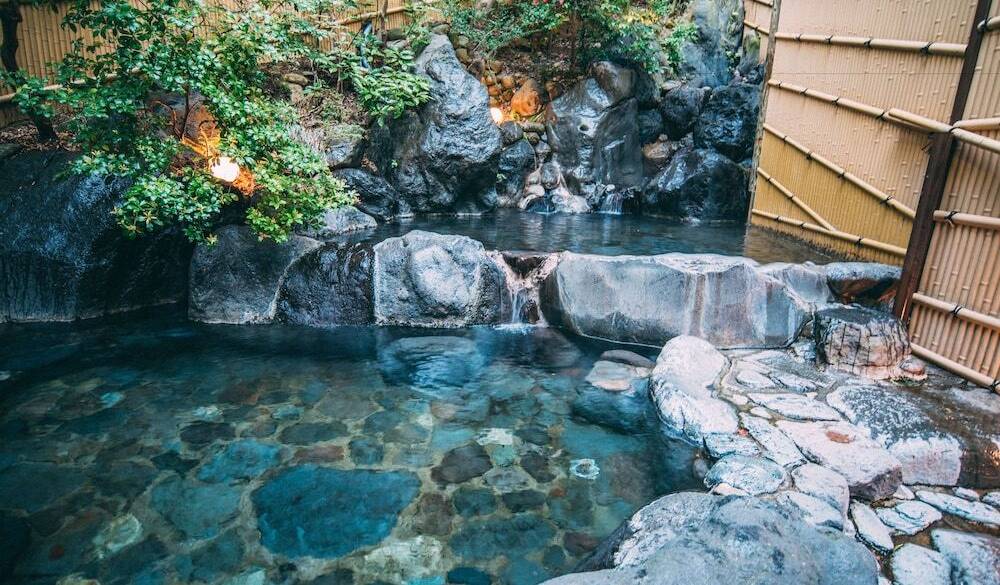 疲れを癒す名湯で
棚段露天風呂を楽しむ / 4