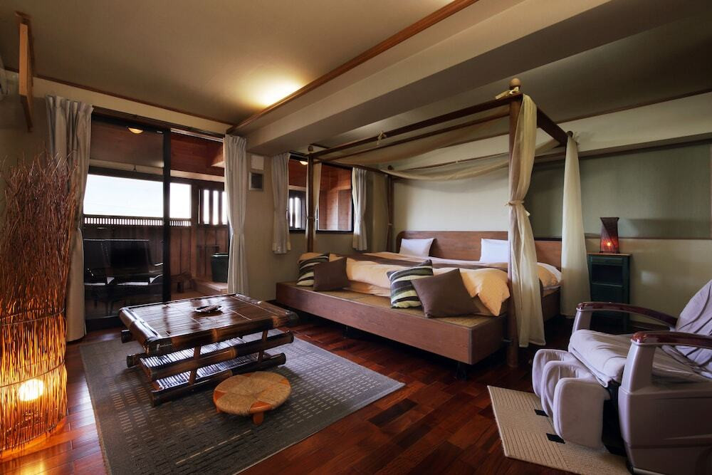 個性豊かな客室に温泉めぐり、温水プールも3404020