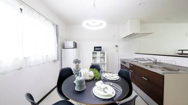 客室内のダイニングエリア / 23