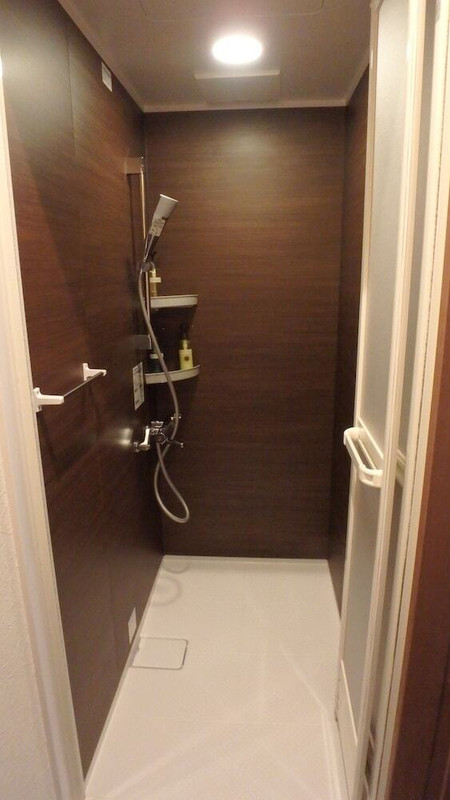 バスルームのシャワー