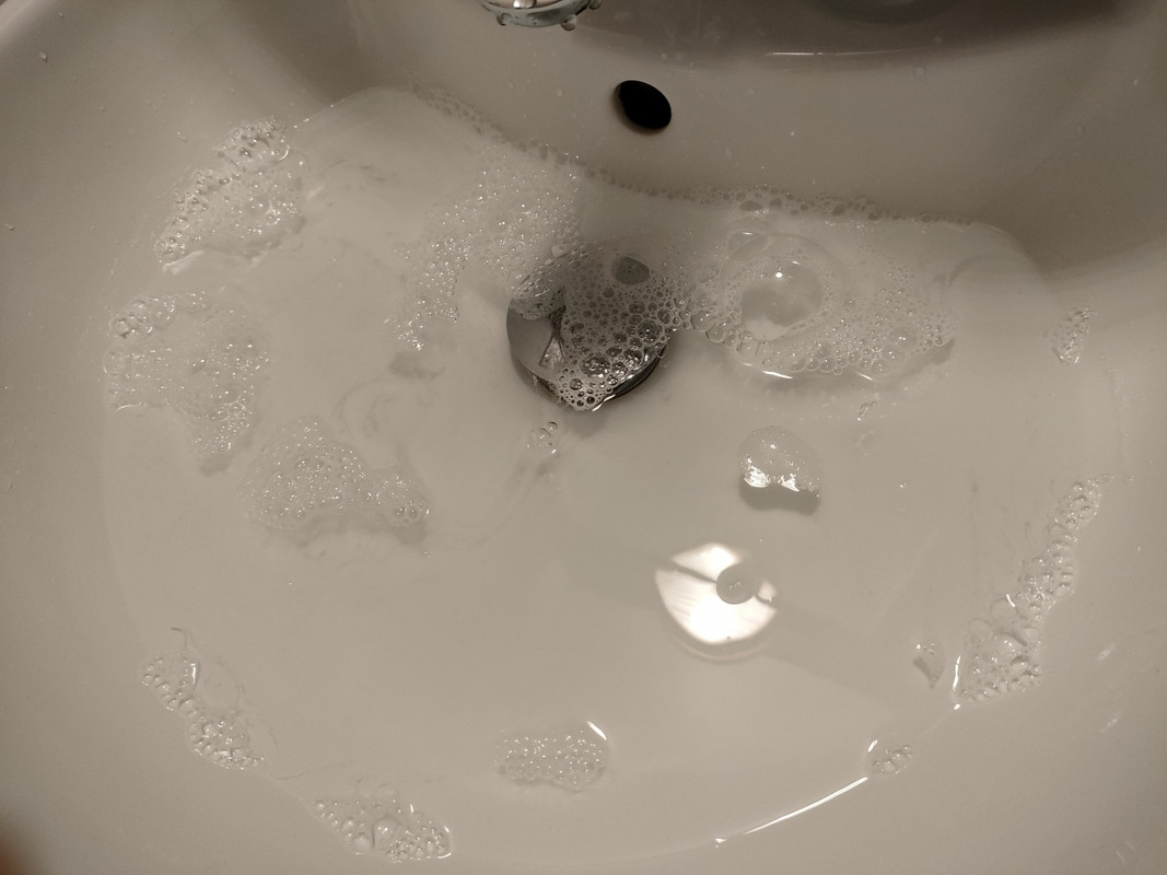 排水の悪い洗面台