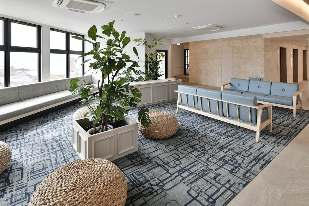 ポップな街、北谷でショッピングの後は本格温泉リゾート体験♪3931115