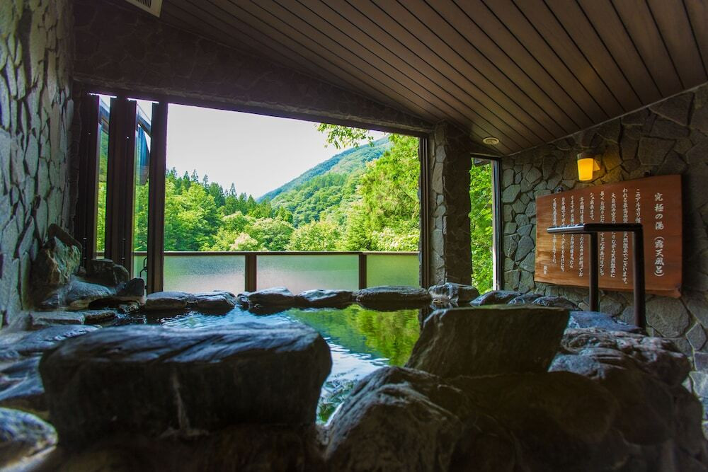 日本温泉協会が認めた極上温泉に浸かって、贅沢な森林浴を4026142