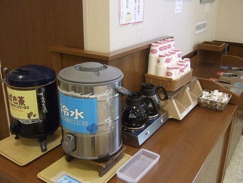 「柳月 スイートピア・ガーデン店」内観 908935 サービスコーヒー