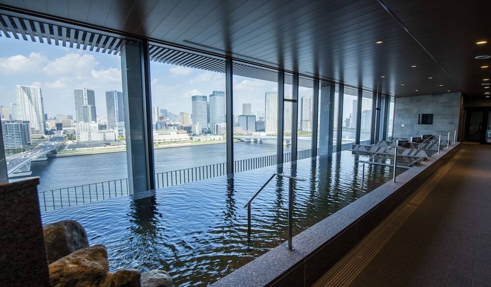 都心の風景を一望する
インフィニティプール / 5