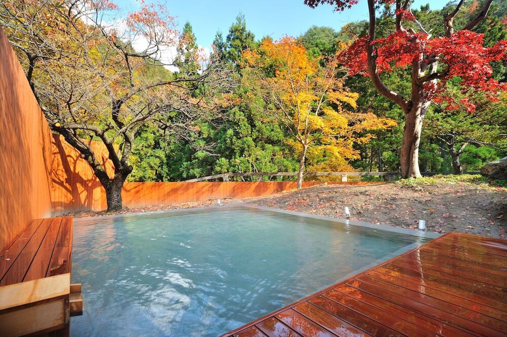 宮大工が手がけた趣ある温泉旅館「山の神温泉 優香苑」4083646