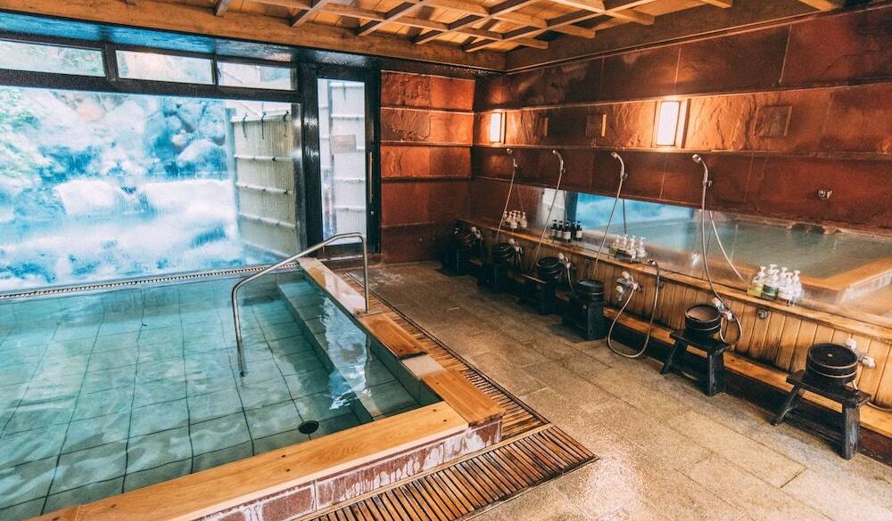 疲れを癒す名湯で
棚段露天風呂を楽しむ / 2