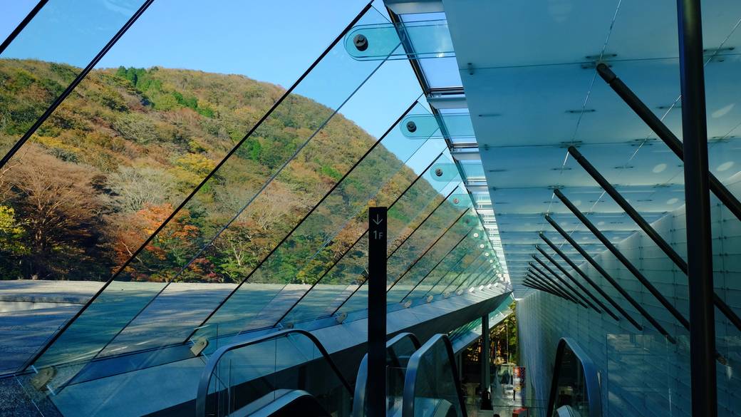 芸術と自然が共生する
『ポーラ美術館』へ / 1