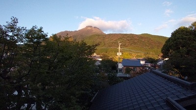 由布だけが正面に