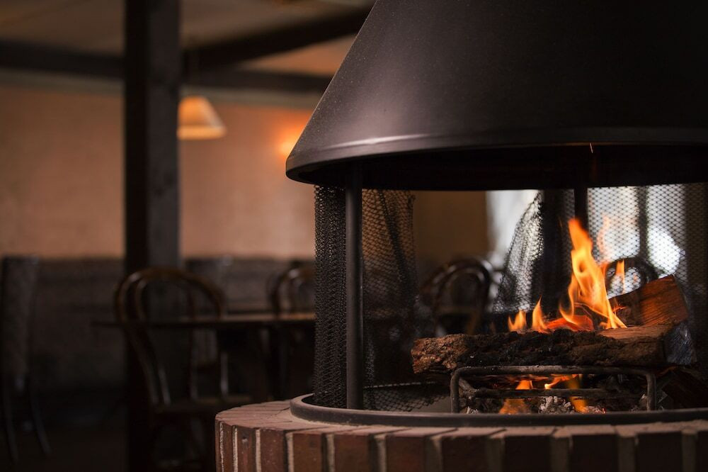 英国風のアンティーク家具ありのホテル3634267