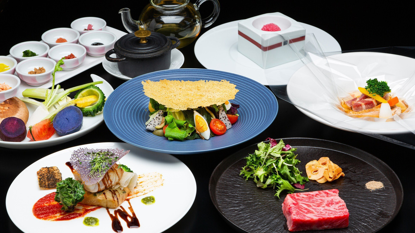 プライベートな沖縄ステイを楽しむなら「EXES ロイヤルプールスイート」3996297