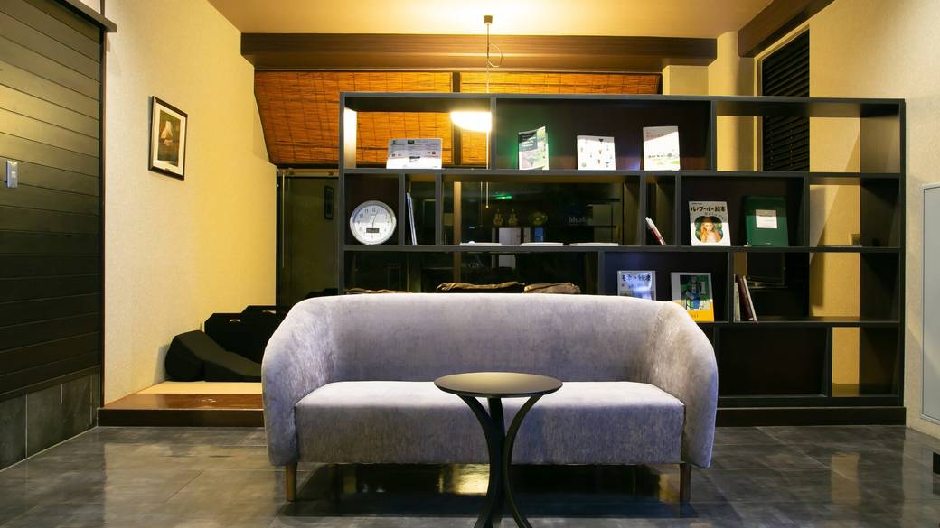 ブックカフェで
一息ティータイム / 1