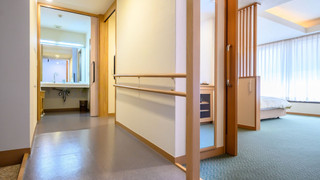 ユニバーサルツインルーム 禁煙 (眺望なし、バリアフリー)