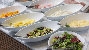 朝食のサラダやフルーツ類 / 9