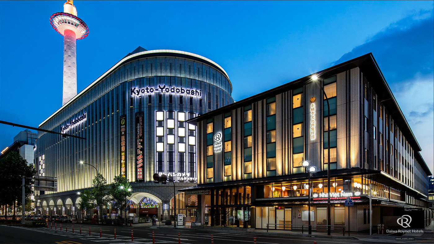 JR京都駅から徒歩約4分！駅からの地下道と直結していてどんな天候でも快適にGO3528757