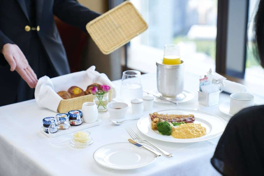 ルームサービスで家族水入らずの優雅な朝をプレゼントしよう4763070