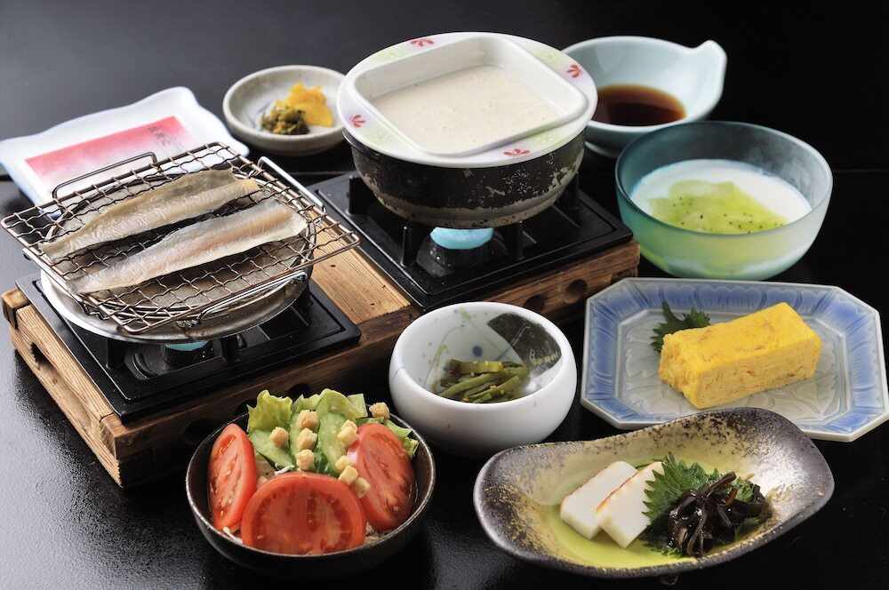 自然に囲まれた足湯でリラックス3510799