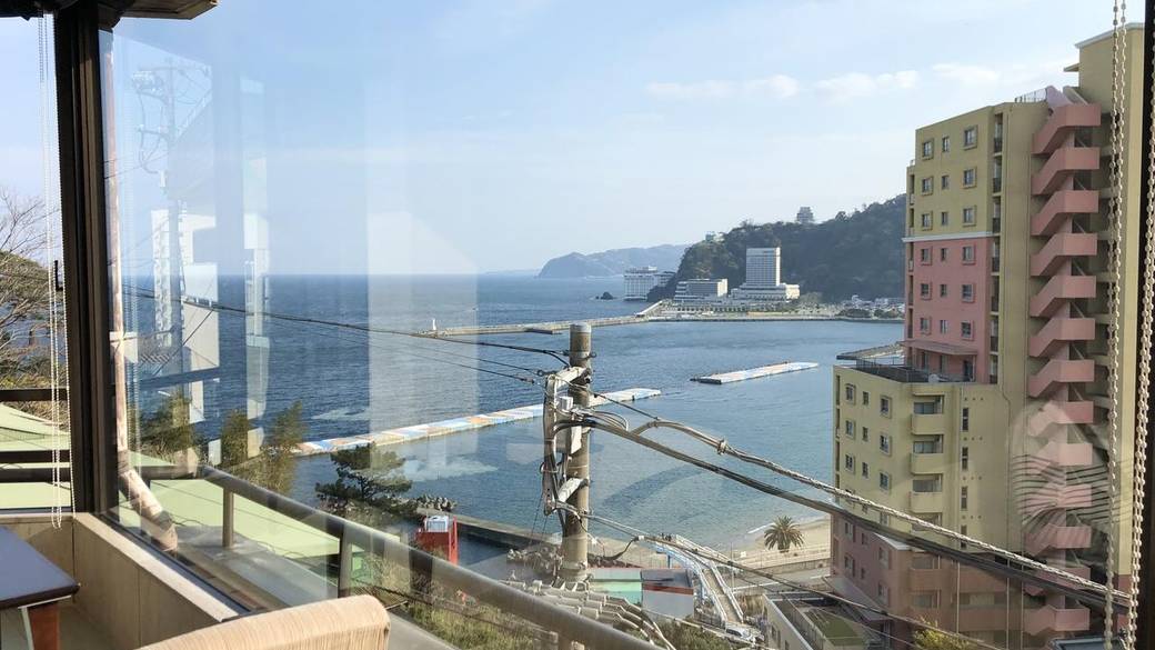 相模湾を望む館内で
チェックイン / 1
