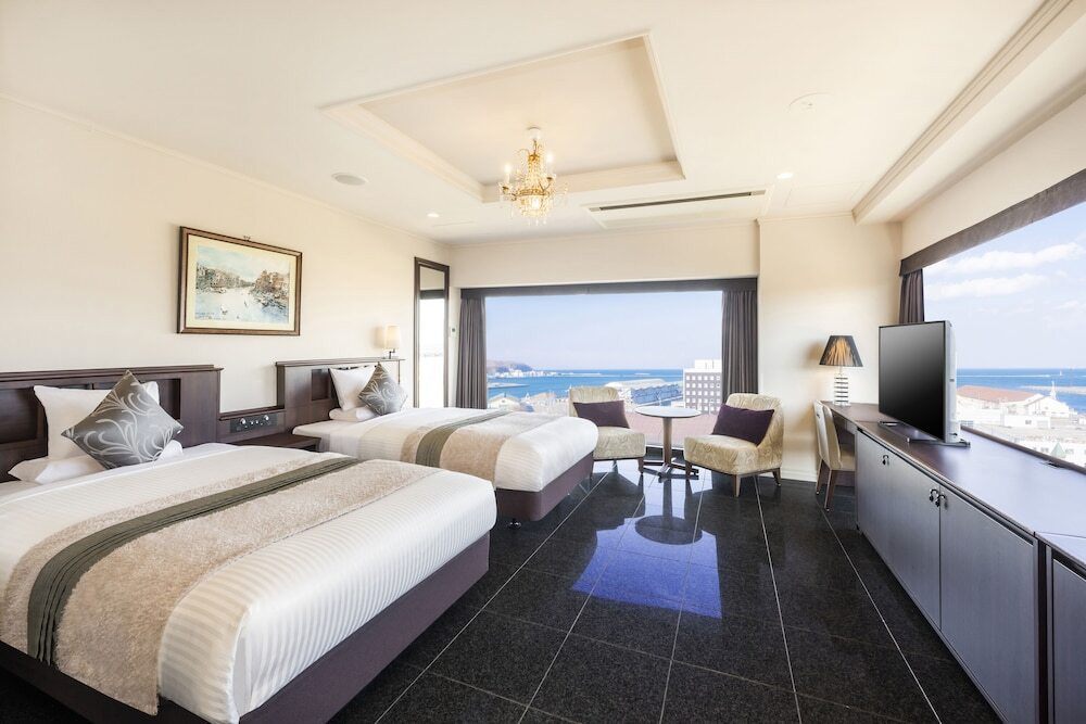 アンティークな客室から運河を一望。温泉やカフェでのんびり3930633