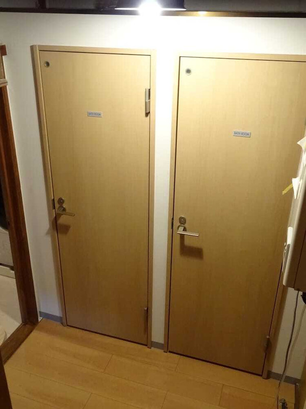 バスルームのシャワー